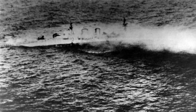 HMS Exeter scufundare