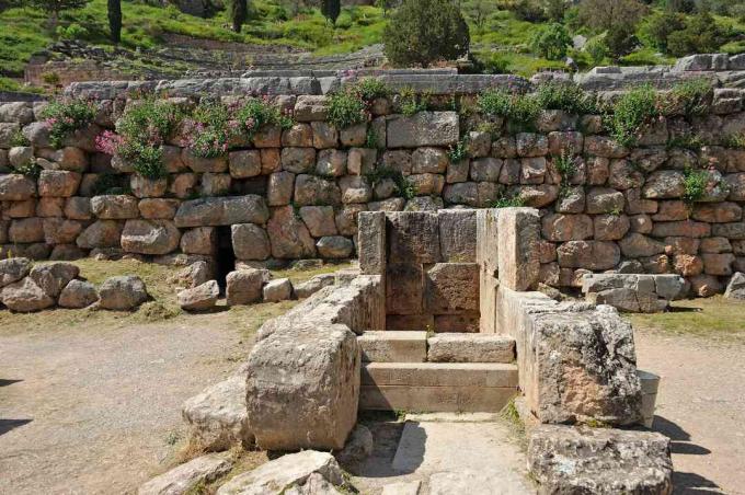 Entranceway (Cella) spre Adyton la Delphi