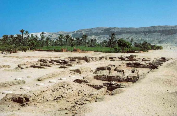 Ruinele capitalei faraonului Akhenaton Tell el-Amarna (Akhetaten). Noul Regat, dinastia 18