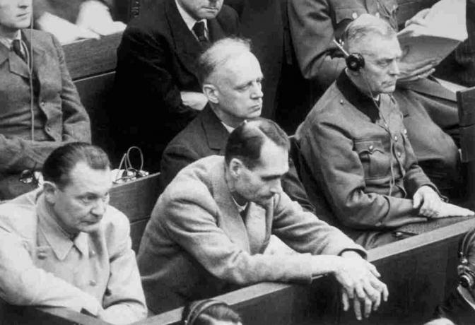 Fotografie a lui Rudolf Hess la procesele de la Nürnberg