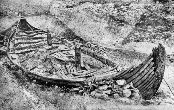 Nava vikingă Oseberg sub excavare, cca. 1904-1905