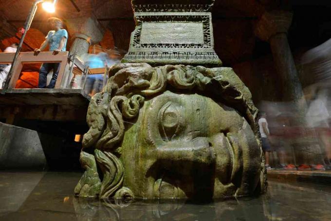 Medusa Head la Cisterna Yerebatan Sarayi din Istanbul.