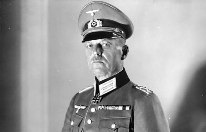 Portretul lui Gerd von Rundstedt în uniforma armatei germane.