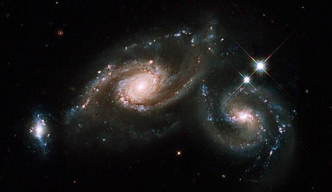 Trei galaxii văzute de Telescopul Spațial Hubble