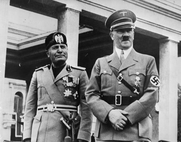 Benito Mussolini și Adolf Hitler la München, Germania, septembrie 1937.