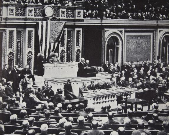 Președintele Wilson în Congres recomandând SUA să intre în războiul împotriva Germaniei 1917