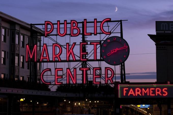 semn exterior în neon roșu, Public Market Center Farmers