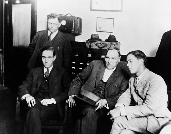 Nathan Leopold, Jr., avocatul Clarence Darrow și Richard Loeb