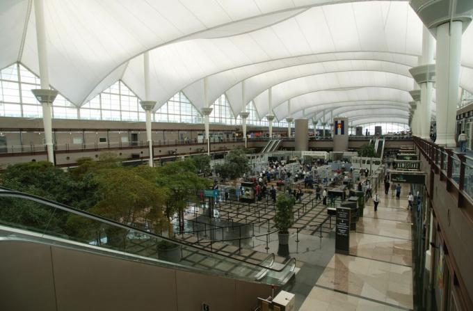 Interiorul Aeroportului Internațional Denver, 1995 în Denver, Colorado