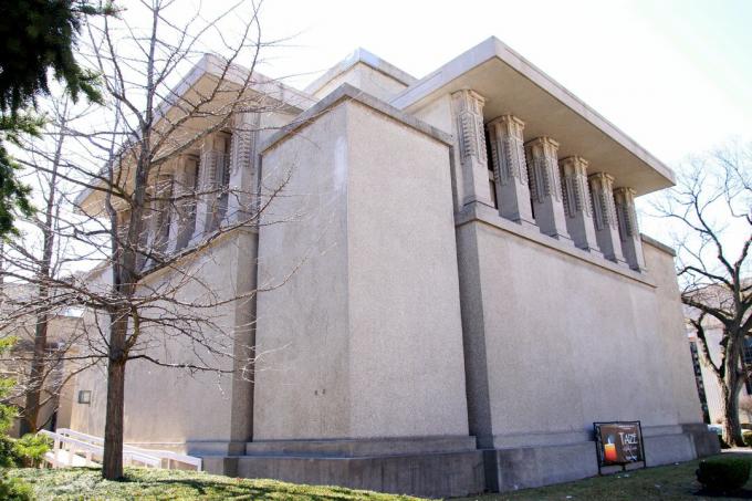 Templul unității din beton masiv proiectat de Frank Lloyd Wright în Oak Park, Illinois