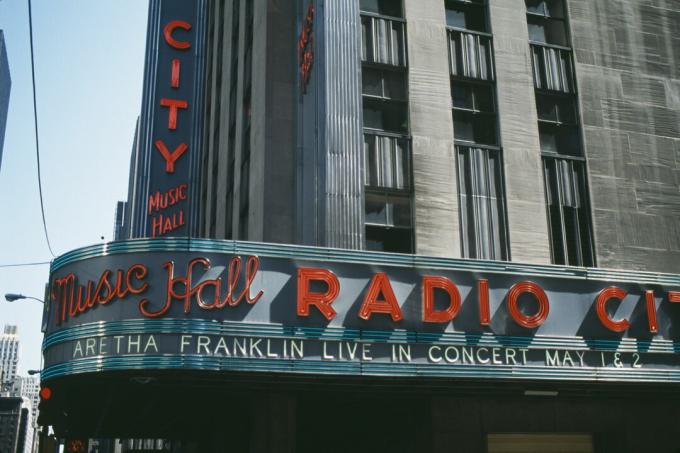 Carcasă iconică de art deco a Radio City Music Hall