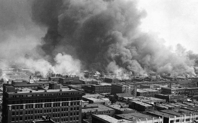 Distrugerea din masacrul rasei de la Tulsa din 1921.