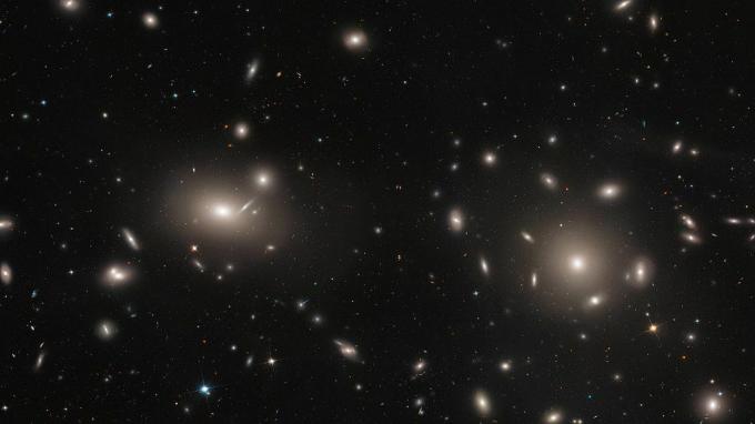 Coma Cluster de galaxii are o galaxie cu cea mai masivă gaură neagră detectată vreodată.