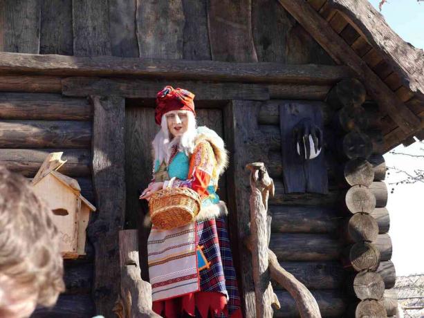 Baba Yaga în Sochi-Park. Adler, Krasnodarsky krai, Rusia