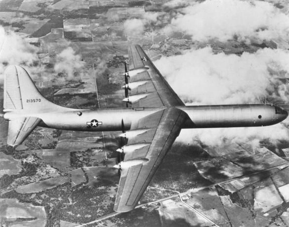 XB-36 Peacemaker, primul zbor