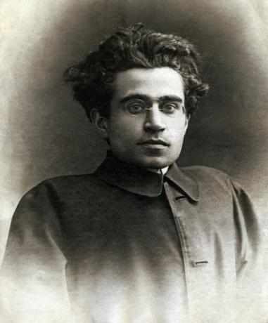 Antonio Gramsci (1891-1937), politician; înainte de aderarea la Partidul Socialist, apoi unul dintre fondatorii Partidului Comunist Italian în 1921