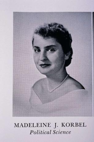 Portarit senior de la Wesley College din Madeleine Albright