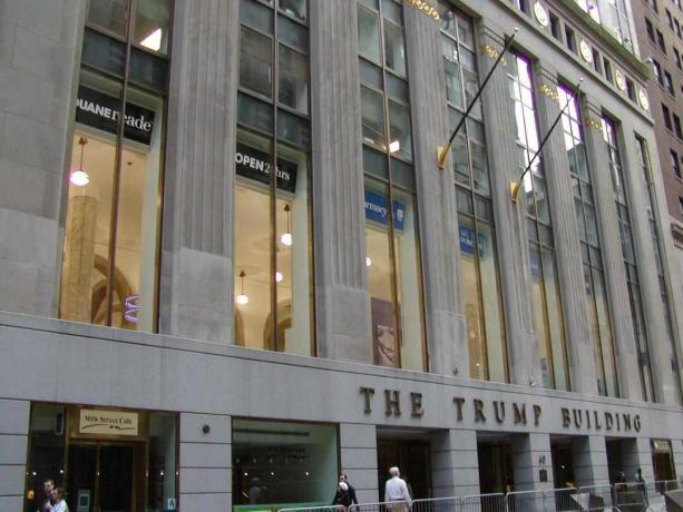 Clădirea Trump la nivelul străzii, 40 Wall Street.