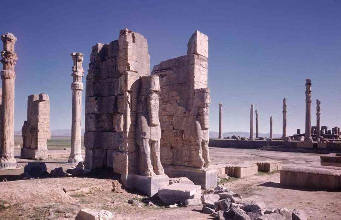 Poarta tuturor ținuturilor din orașul Persepolis din Xerxes