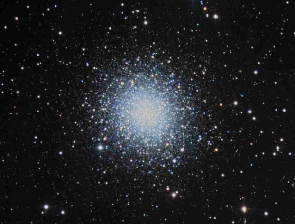 Cluster globular M2 în Vărsător.