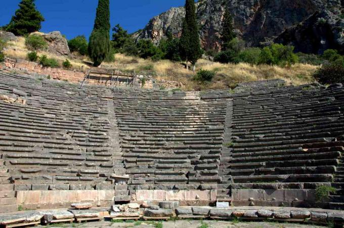 Teatrul sitului arheologic din Delfi