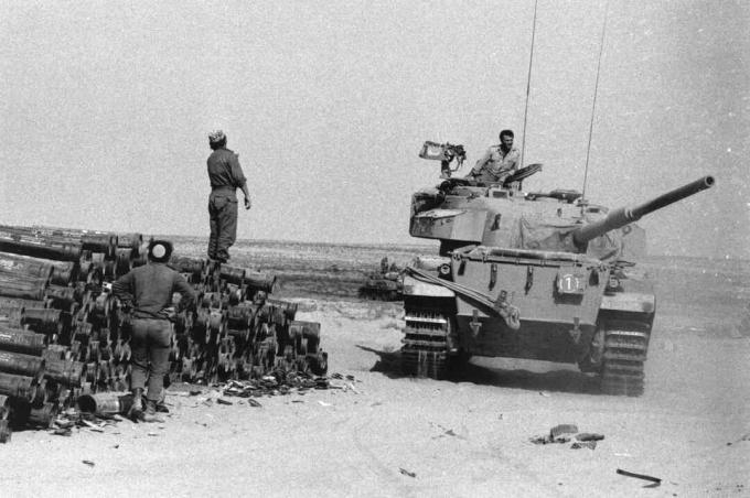 Cisterna israeliană la depozitul de aprovizionare din Sinai, 1973.