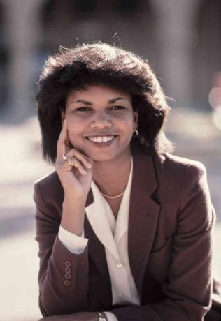 Profesorul Condoleezza Rice de la Universitatea Stanford prezintă un portret în noiembrie 1985