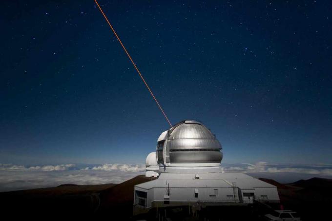 Observatori Gemeni Nord cu sistem de stele cu ghid laser.
