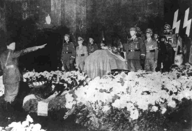 fotografia lui Hiter la înmormântarea lui Reinhard Heydrich