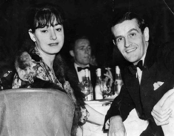 Dorothy Parker și Alan Campbell la un restaurant