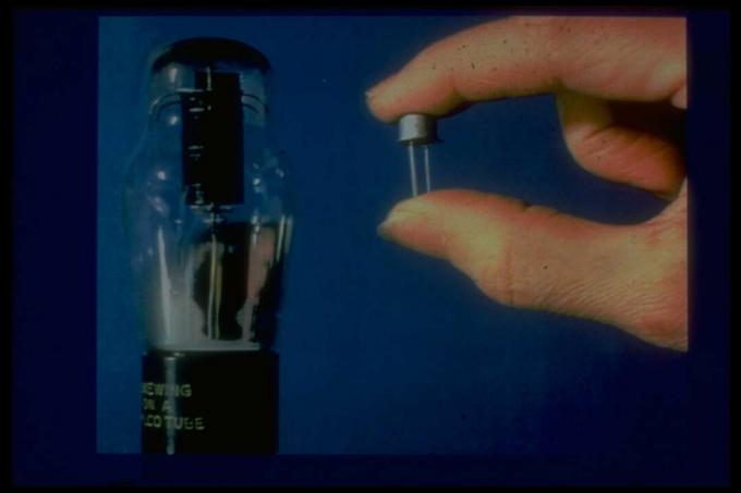 Tub de vid și tranzistor, înaintarea funcțională a cipurilor semiconductoare