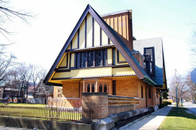 Nathan G. Moore House, construită în 1895, proiectată și remodelată de Frank Lloyd Wright, Oak Park, Illinois