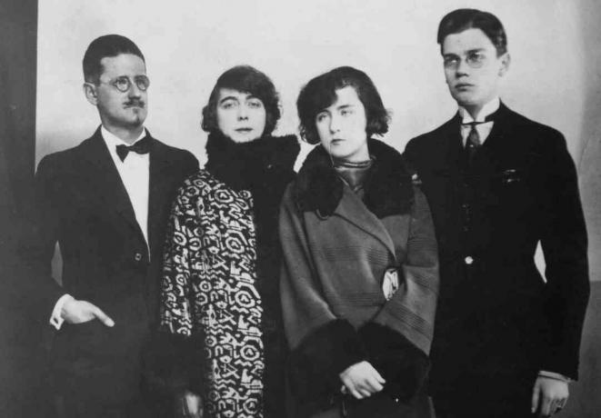fotografie cu James Joyce și familia